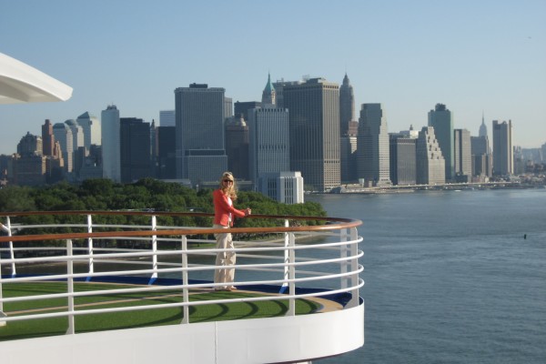 sharon-balcony&nyc-NYCcruiseJUN06