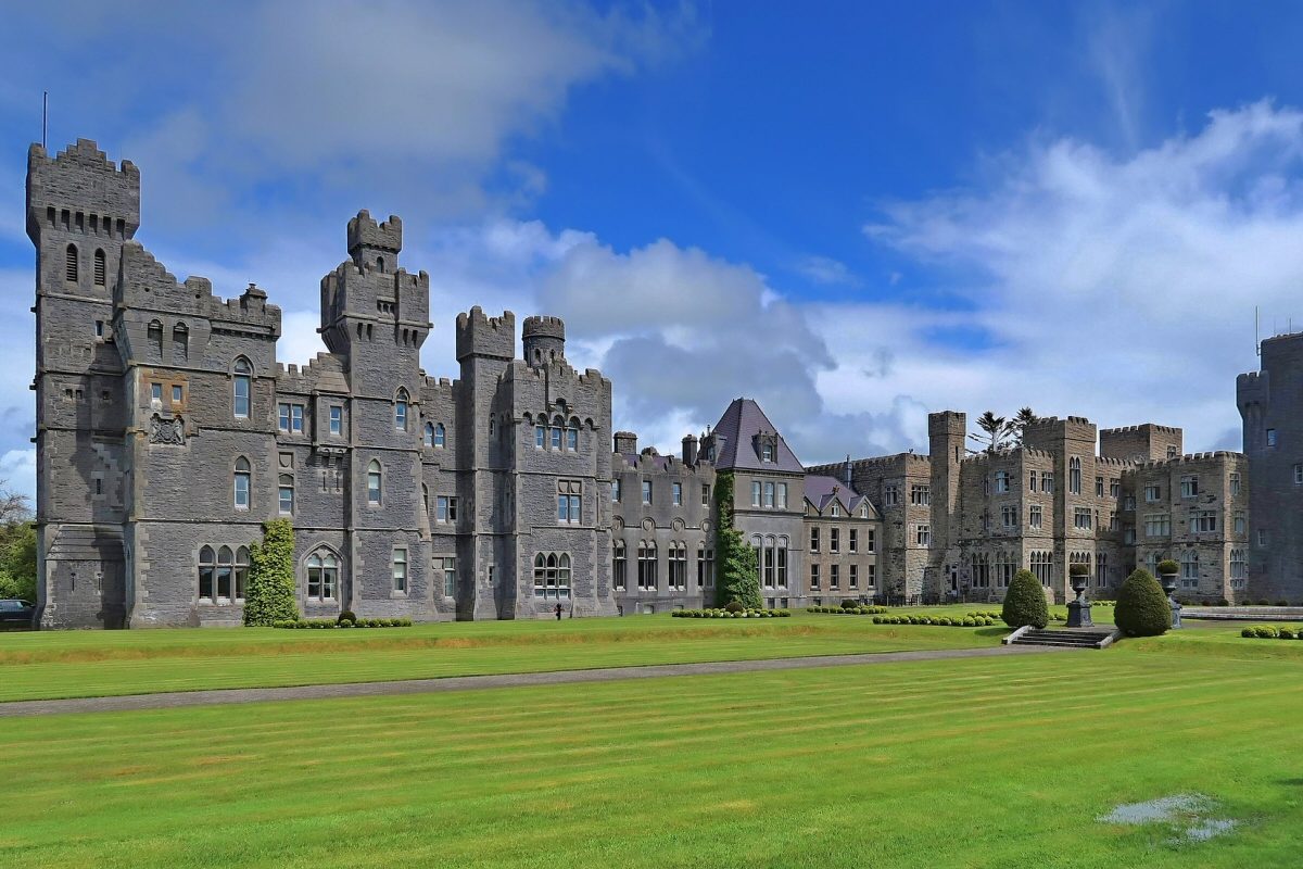 ashford castle ireland-3480774_1920 - Crop & Shrunk